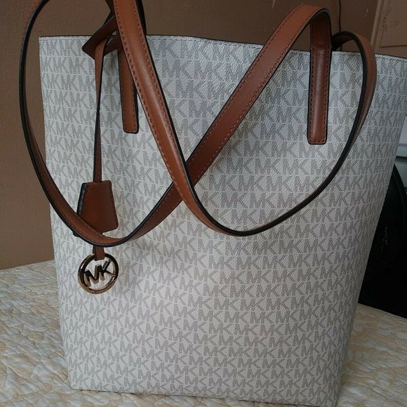 Michael Kors Purse long, never used, white/beige